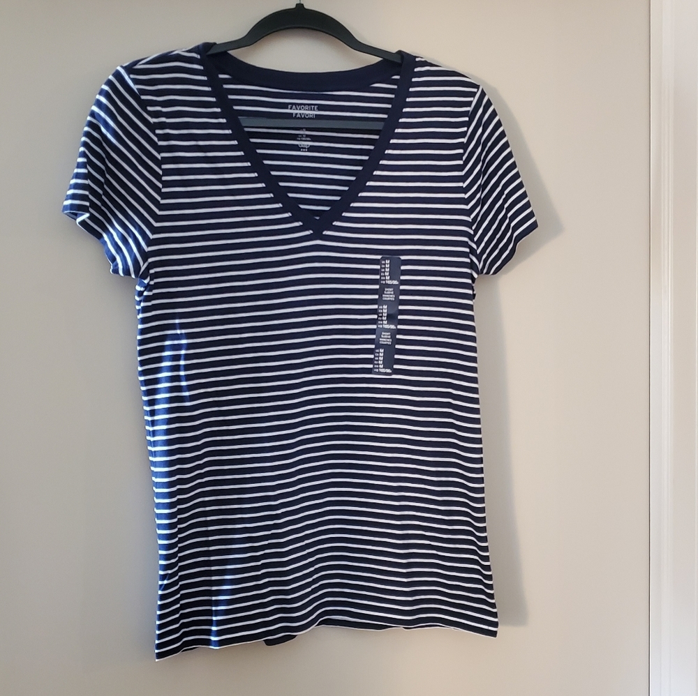 Gap striped V neck. Size M NWT.